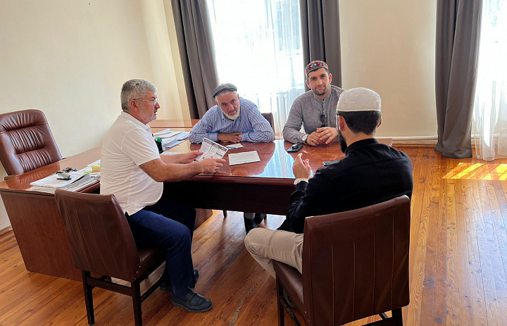 В селах и поселках Кировского района проводится агитационная работа, по привлечению граждан для прохождения военной службы по контракту в ВС РФ.
