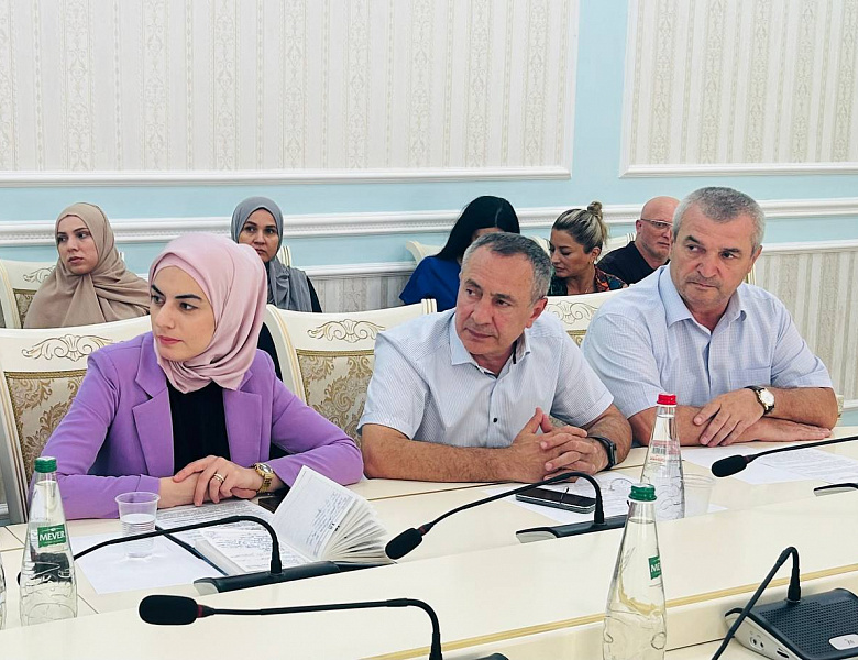  Газовики обсудили с депутатами Кировского района Махачкалы  реализацию пилотного проекта по установке «умных» счетчиков 