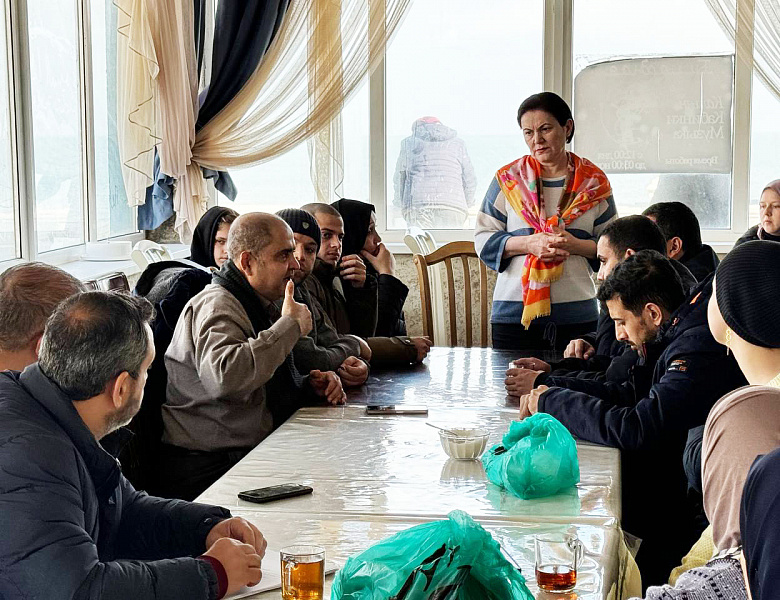 Администрация Кировского района организовала встречу психологов с палестинскими гражданами, которые прибыли в нашу республику из-за боевых действий